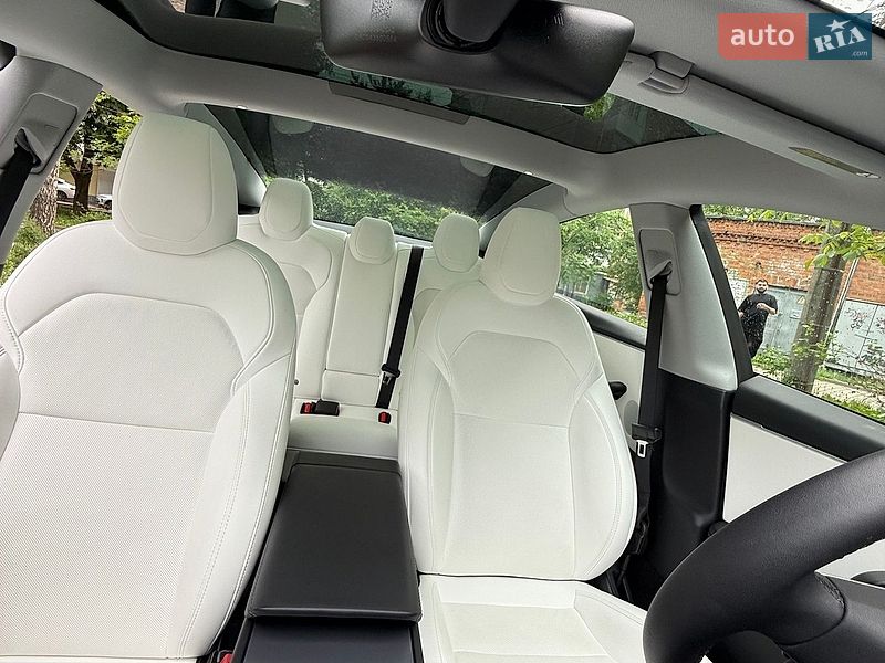 Седан Tesla Model 3 2025 в Житомирі