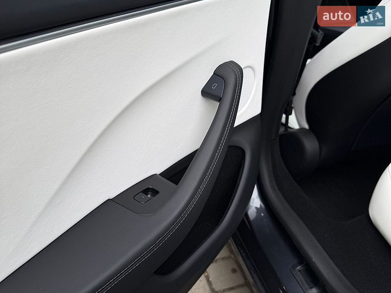 Седан Tesla Model 3 2025 в Житомирі