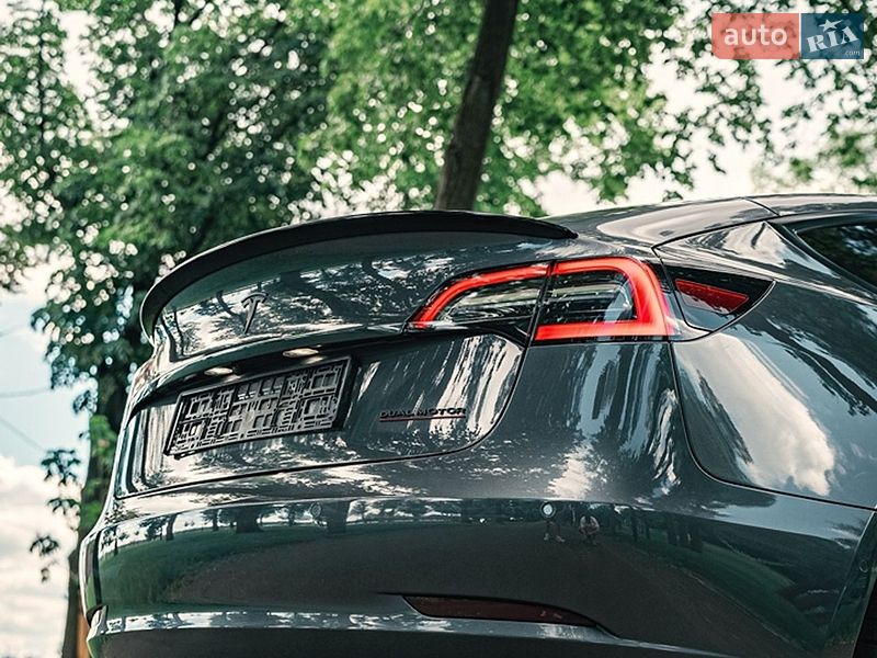 Седан Tesla Model 3 2022 в Броварах