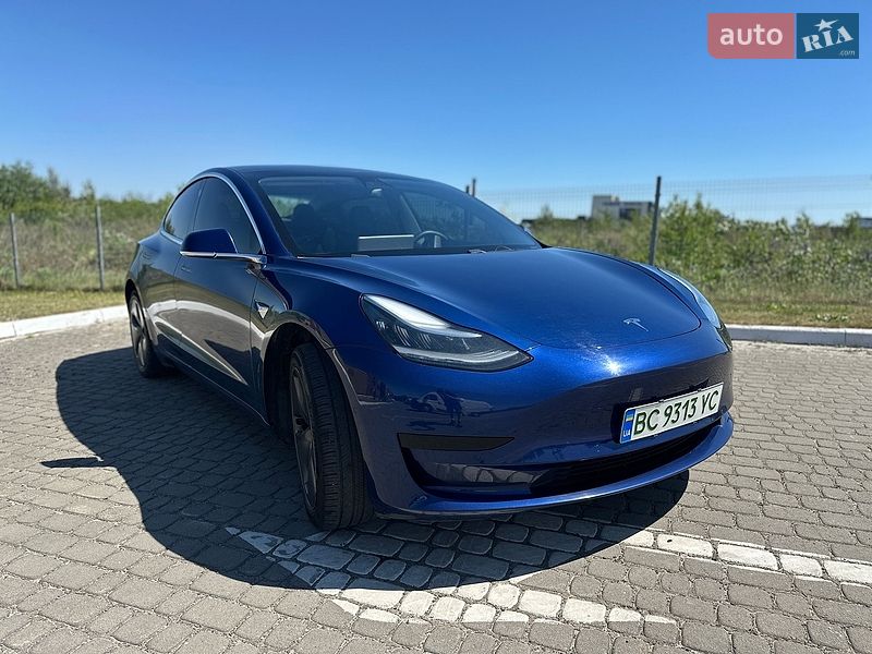 Седан Tesla Model 3 2019 в Львове
