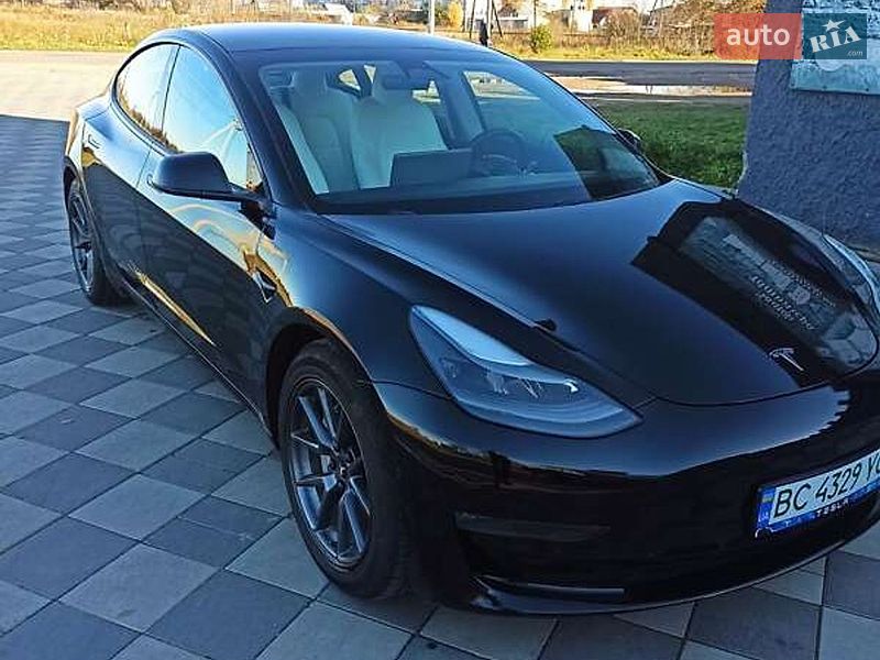 Седан Tesla Model 3 2021 в Львове