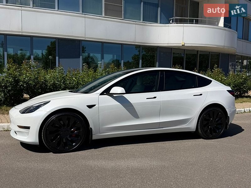 Седан Tesla Model 3 2022 в Одессе