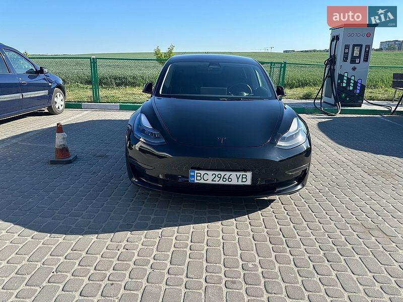 Седан Tesla Model 3 2022 в Тернополе