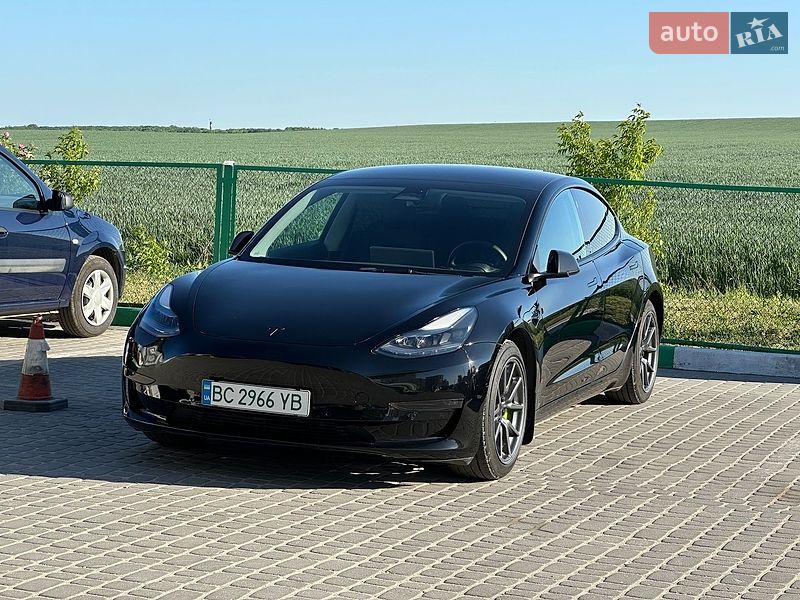 Седан Tesla Model 3 2022 в Тернополе