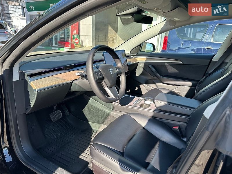Седан Tesla Model 3 2022 в Тернополе