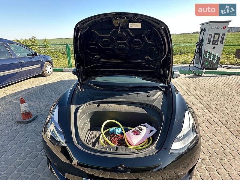 Седан Tesla Model 3 2022 в Тернополе
