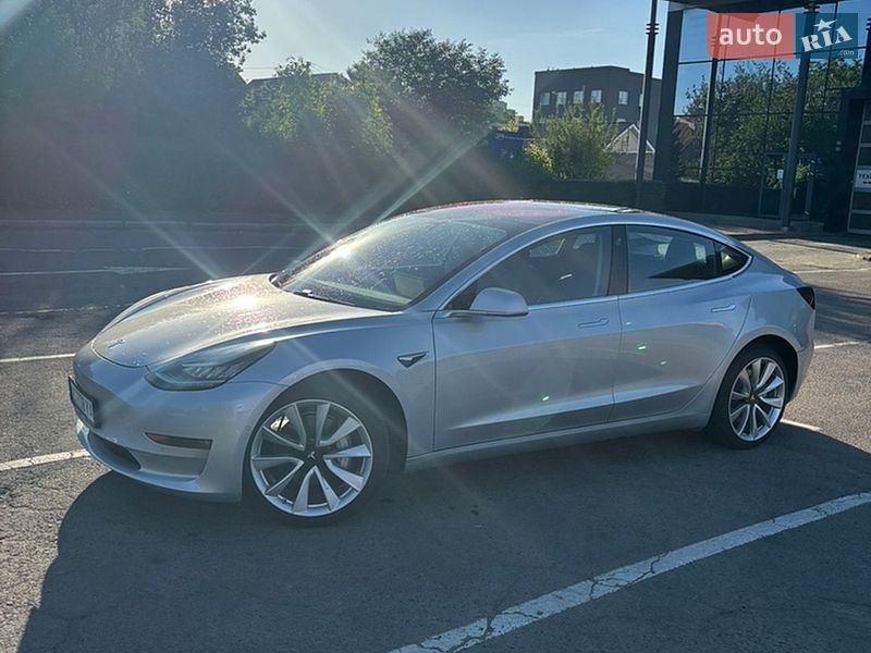 Седан Tesla Model 3 2018 в Луцке