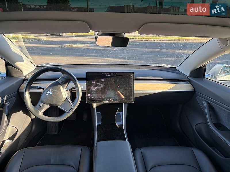 Седан Tesla Model 3 2018 в Луцке