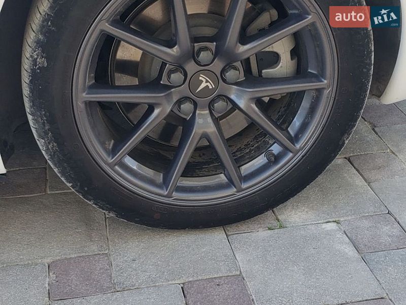 Седан Tesla Model 3 2022 в Збараже