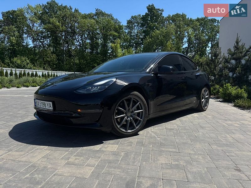 Седан Tesla Model 3 2021 в Луцке