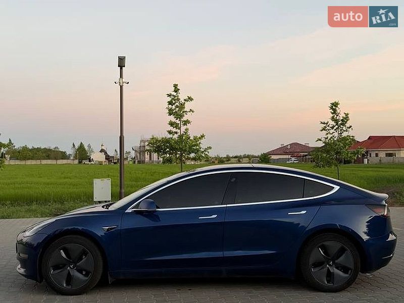 Седан Tesla Model 3 2019 в Одесі