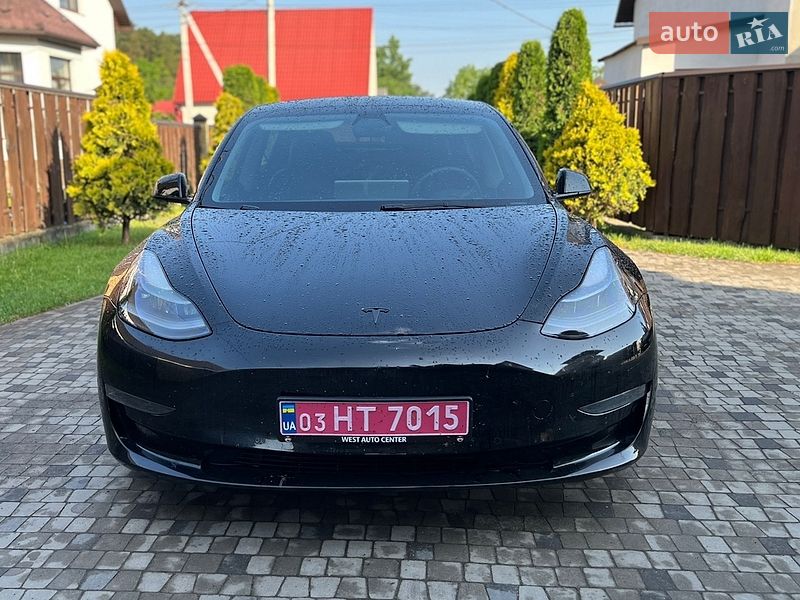 Седан Tesla Model 3 2022 в Луцке