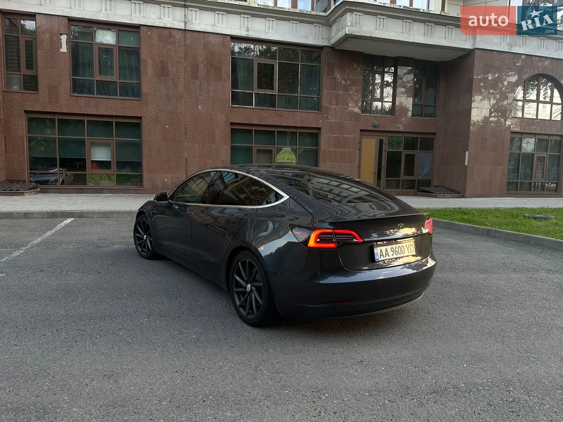 2018 Tesla Model 3 - мініатюра 3