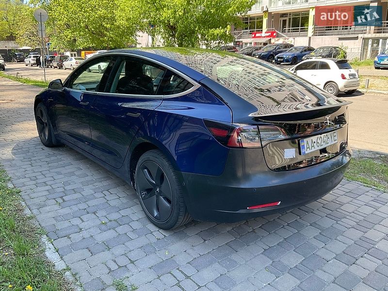 Седан Tesla Model 3 2019 в Києві