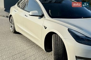 Седан Tesla Model 3 2022 в Новояворівську