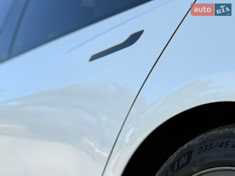 Седан Tesla Model 3 2022 в Новояворівську