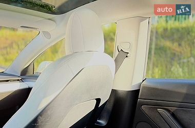 Седан Tesla Model 3 2022 в Новояворівську