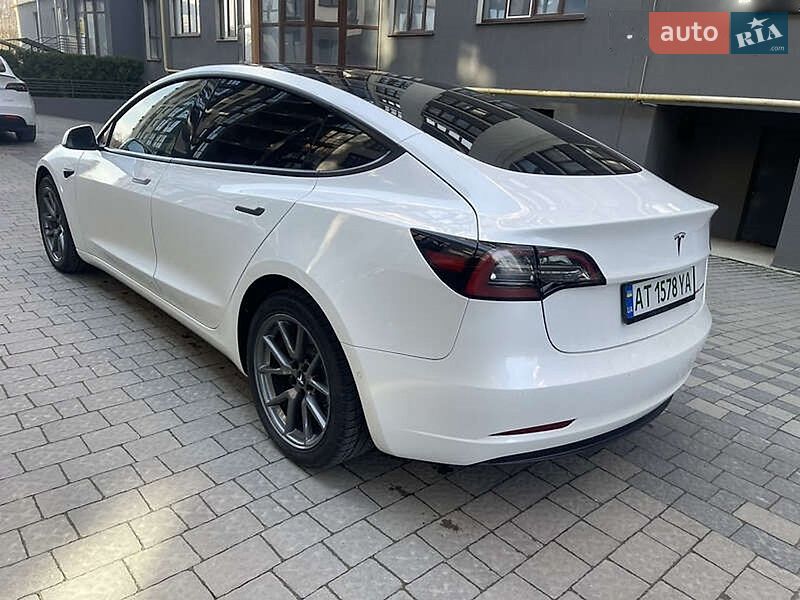 Седан Tesla Model 3 2021 в Ивано-Франковске