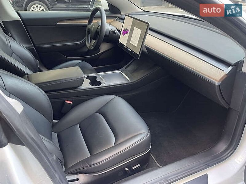 Седан Tesla Model 3 2021 в Ивано-Франковске