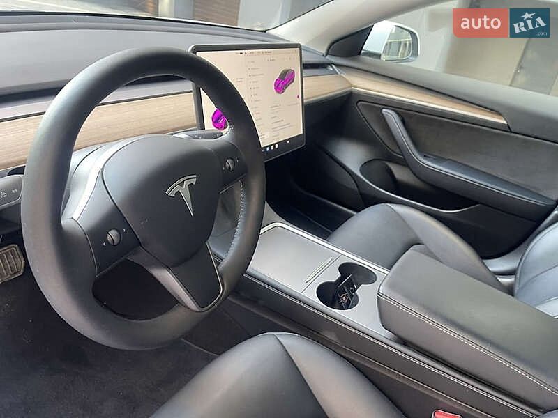 Седан Tesla Model 3 2021 в Ивано-Франковске