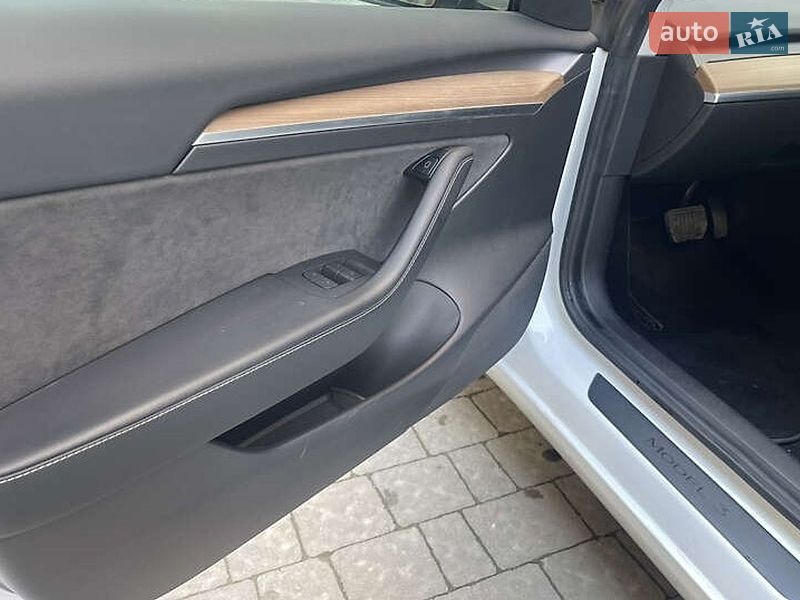 Седан Tesla Model 3 2021 в Ивано-Франковске