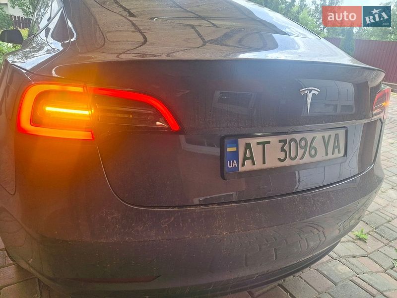 Седан Tesla Model 3 2021 в Івано-Франківську