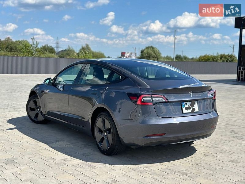 Седан Tesla Model 3 2021 в Івано-Франківську