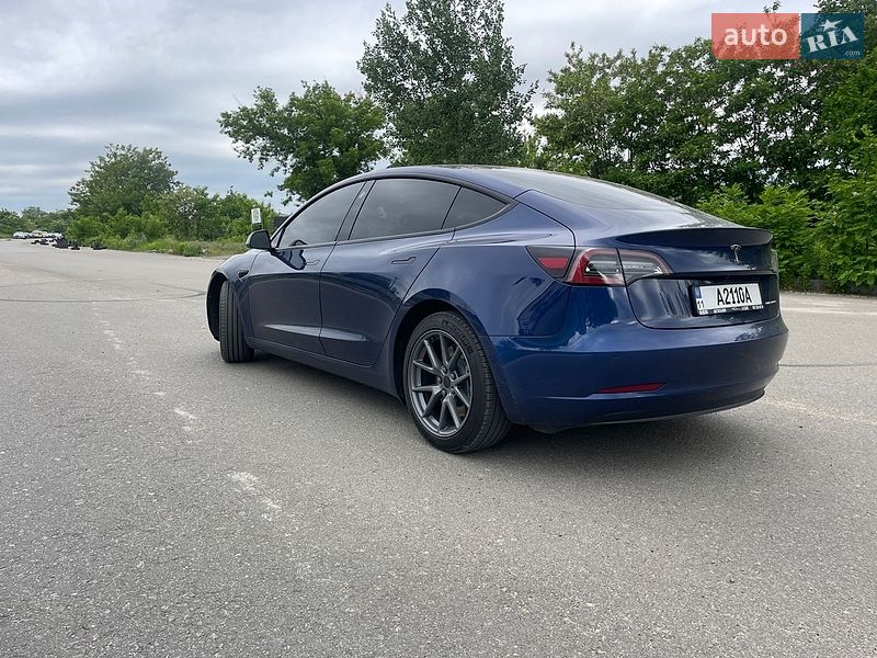 Седан Tesla Model 3 2021 в Киеве