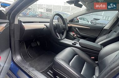 Седан Tesla Model 3 2021 в Киеве
