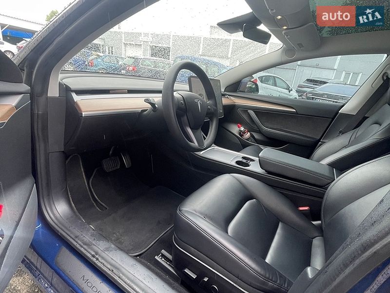 Седан Tesla Model 3 2021 в Киеве