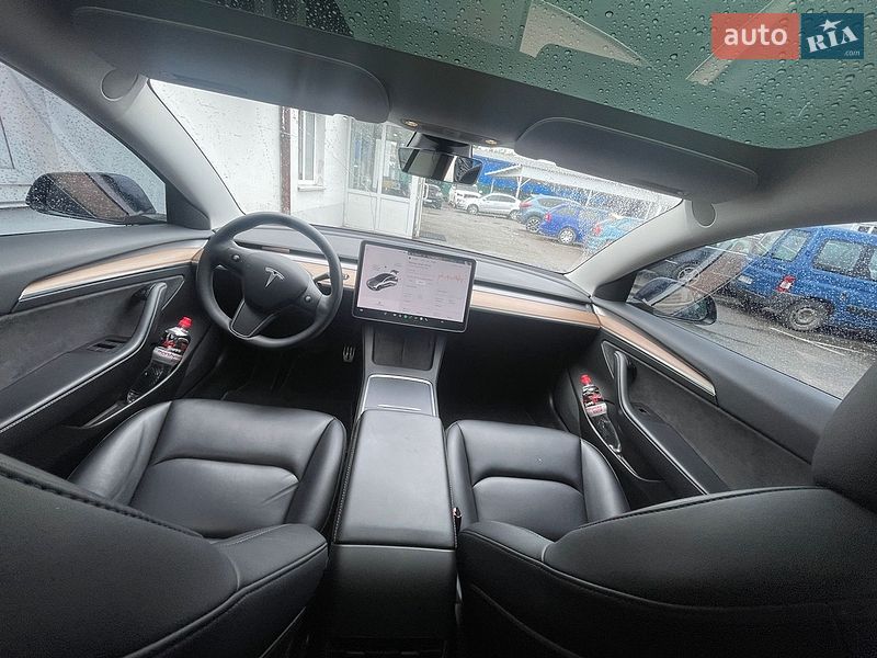 Седан Tesla Model 3 2021 в Киеве