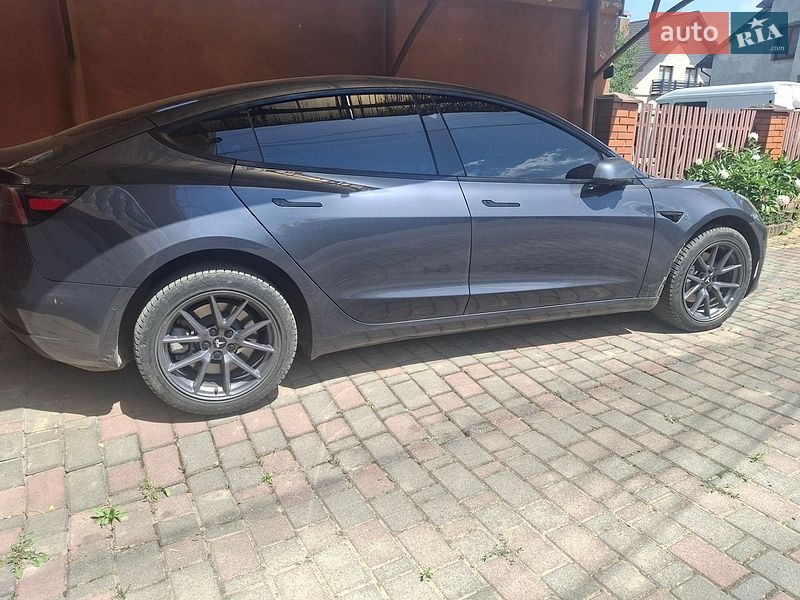 Седан Tesla Model 3 2021 в Івано-Франківську