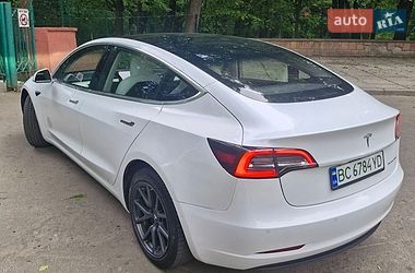 Седан Tesla Model 3 2018 в Львові