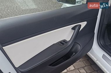 Седан Tesla Model 3 2018 в Львові
