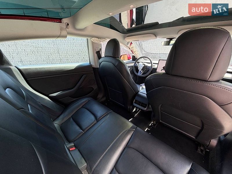 Седан Tesla Model 3 2022 в Луцке