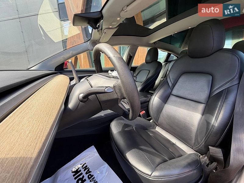 Седан Tesla Model 3 2022 в Луцке