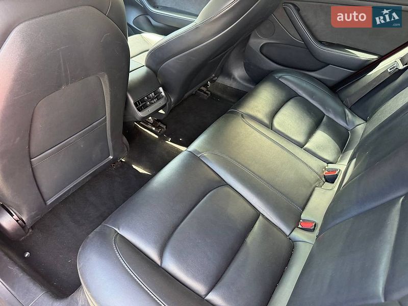 Седан Tesla Model 3 2022 в Луцке