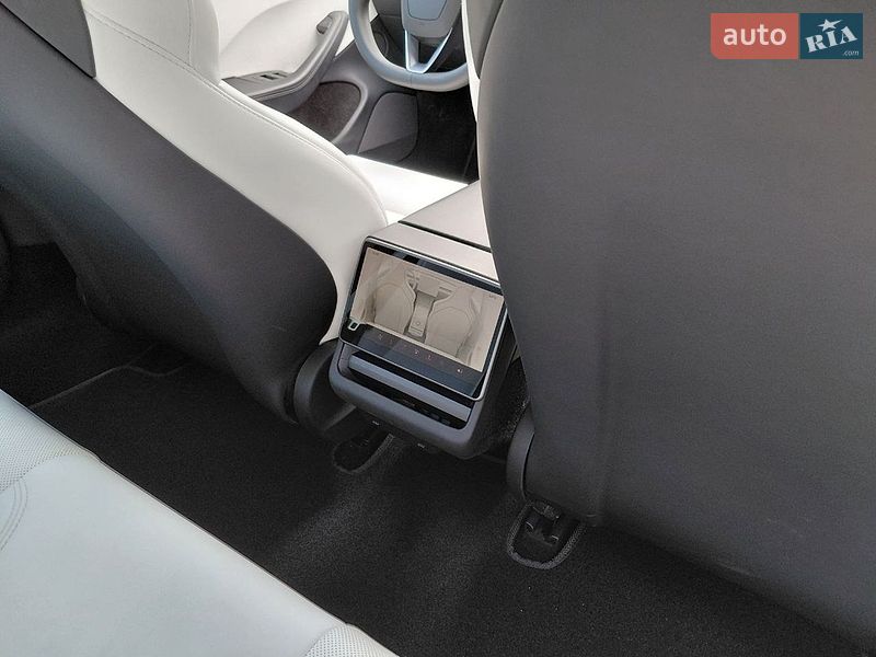 Седан Tesla Model 3 2024 в Києві