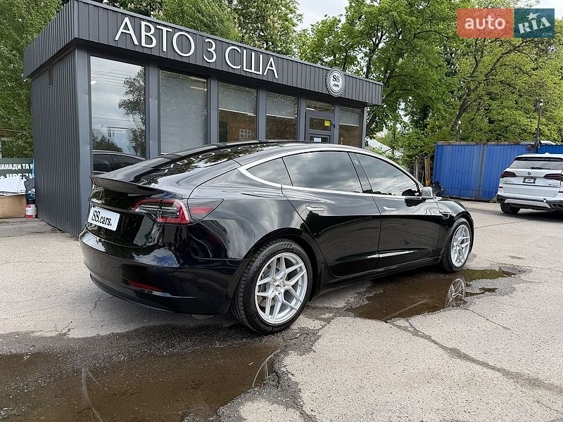 Седан Tesla Model 3 2019 в Полтаві