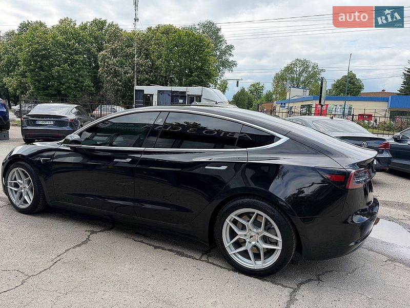 Седан Tesla Model 3 2019 в Полтаві