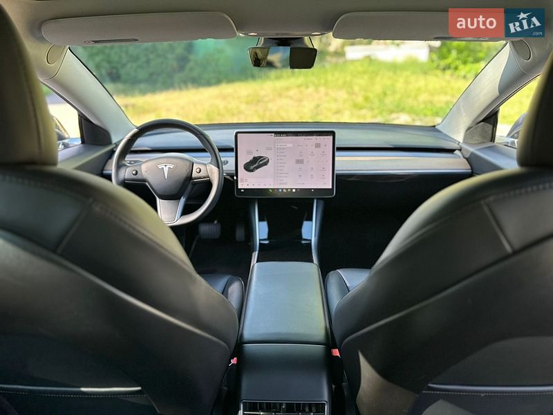 Седан Tesla Model 3 2020 в Киеве