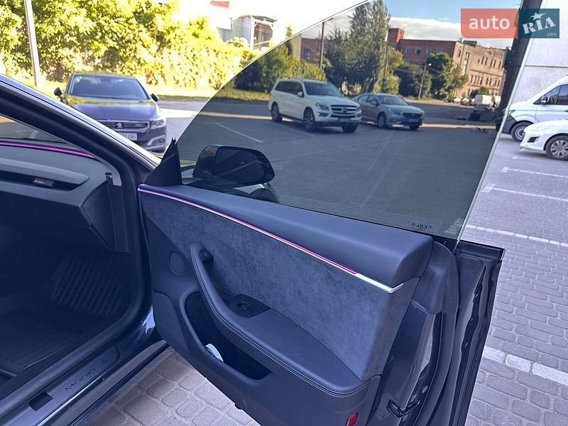 Седан Tesla Model 3 2024 в Львові