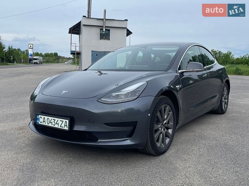 Седан Tesla Model 3 2020 в Звенигородке