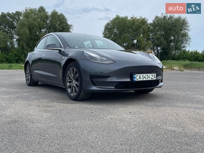 Седан Tesla Model 3 2020 в Звенигородке