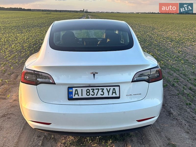 Седан Tesla Model 3 2020 в Києві
