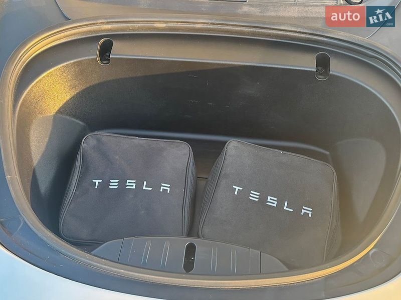 Седан Tesla Model 3 2020 в Києві