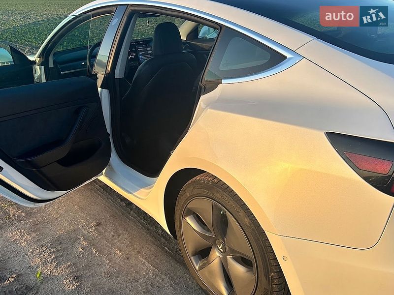 Седан Tesla Model 3 2020 в Києві