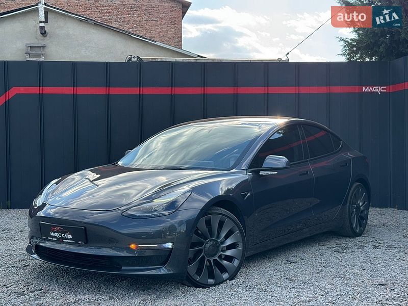 Седан Tesla Model 3 2022 в Луцьку