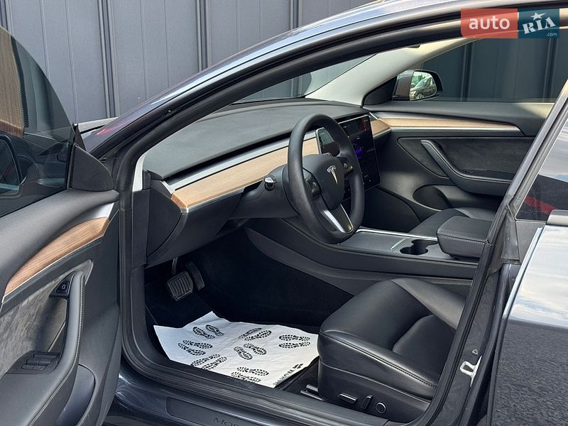 Седан Tesla Model 3 2022 в Луцьку