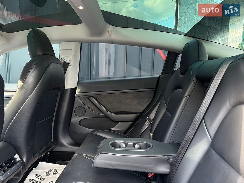 Седан Tesla Model 3 2022 в Луцьку